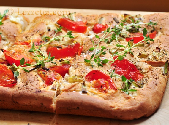 Domatesli Pide (Yunan Pizzası)