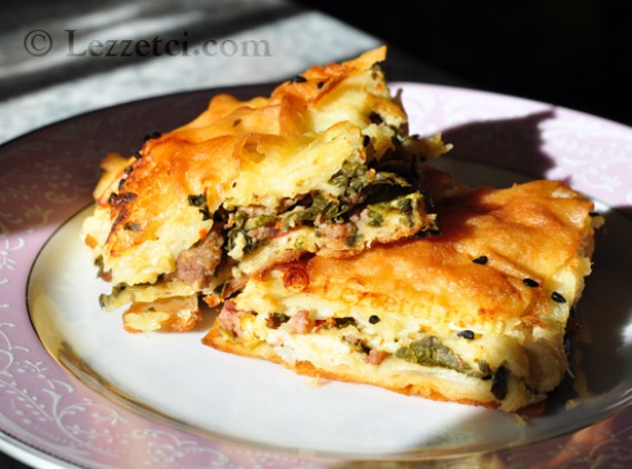 Ispanaklı Kıymalı Börek