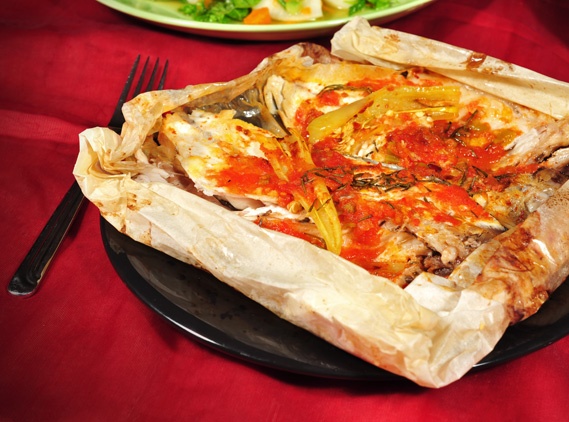 Kağıtta Domates Soslu Çupra