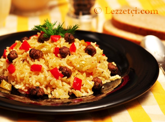 Köfteli Pirinç Pilavı