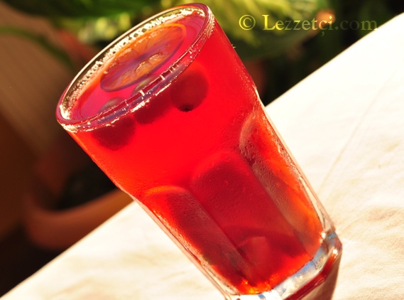 Yaz Meyveleriyle Karışık Komposto